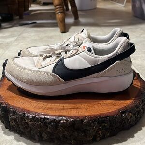 Women’s Nike Waffle Debut